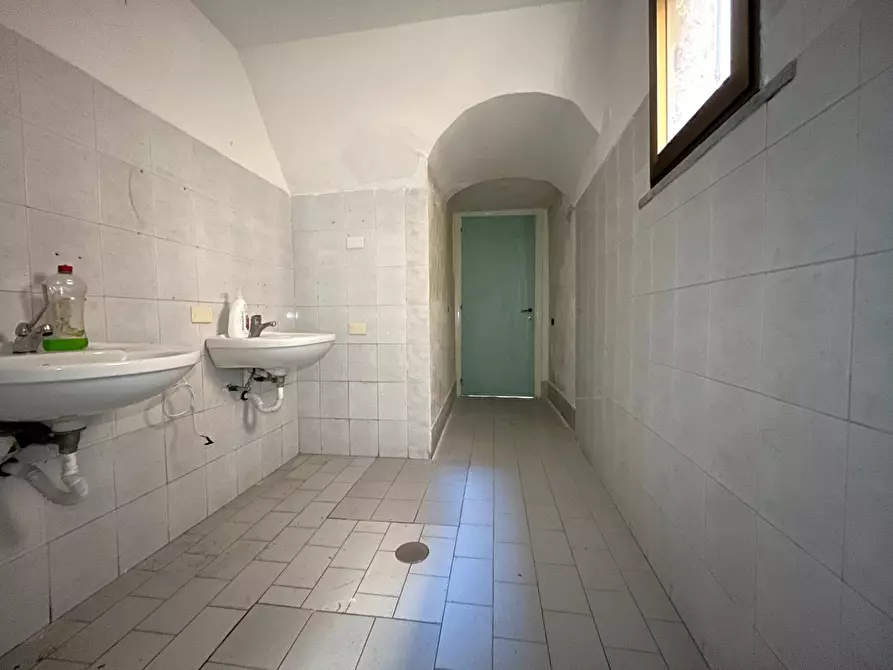 Immagine 13 di Negozio in vendita  in Via Vincenzo De Grazia 40 a Catanzaro