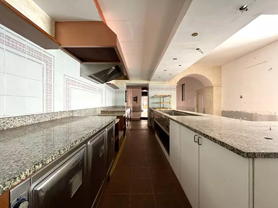 Immagine 9 di Negozio in vendita  in Via Vincenzo De Grazia 40 a Catanzaro