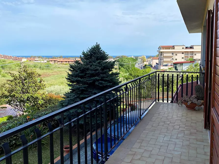 Immagine 1 di Appartamento in vendita  in Via Antonio Izzi de Falenta a Catanzaro