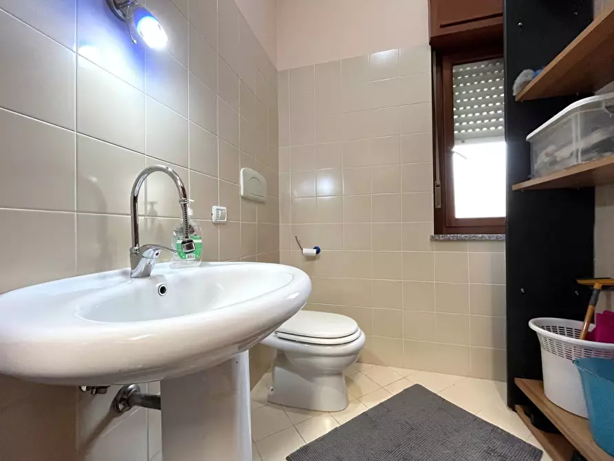 Immagine 4 di Negozio in affitto  in Viale Crotone 37q a Catanzaro