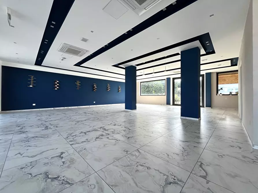 Immagine 2 di Negozio in affitto  in Via risorgimento 21 a Borgia