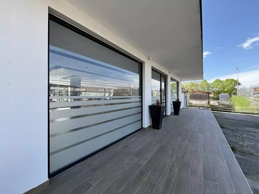 Immagine 1 di Negozio in affitto  in Via risorgimento 21 a Borgia