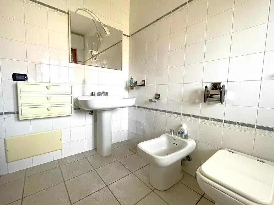 Immagine 15 di Appartamento in vendita  in via Regina Madre 42 a Catanzaro