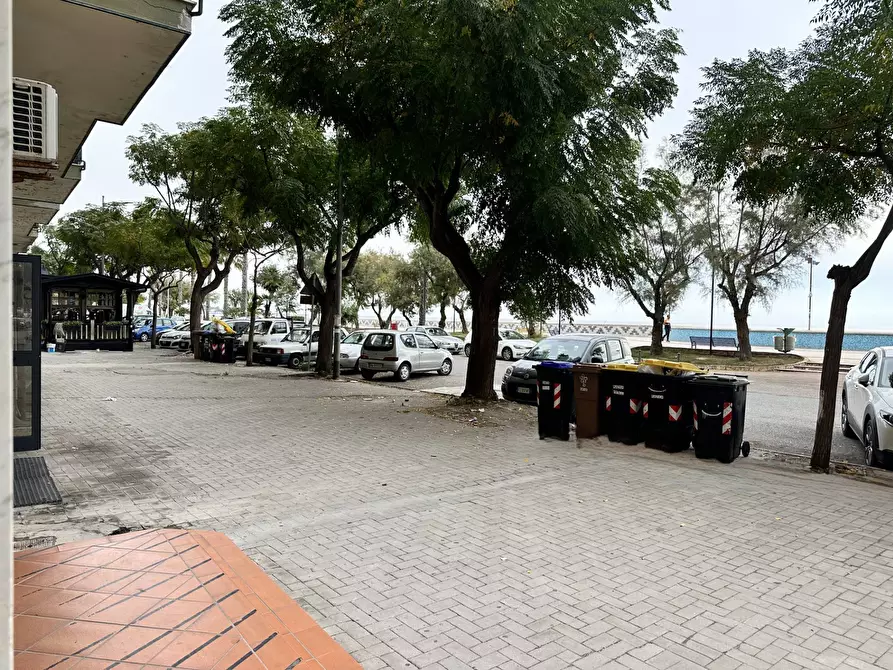 Immagine 6 di Negozio in affitto  in via Lungomare Stefano Pugliese 55 a Catanzaro