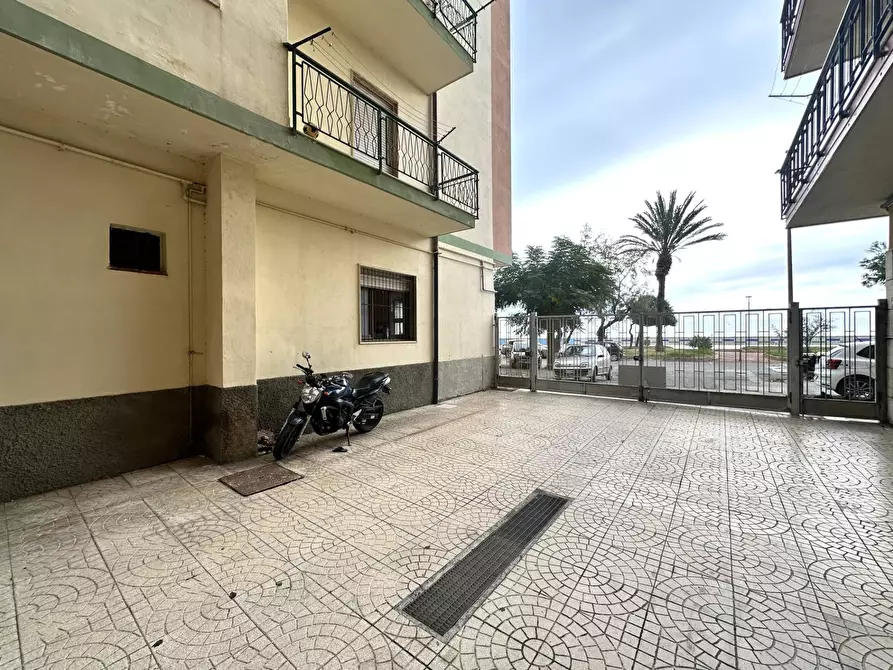 Immagine 3 di Negozio in affitto  in via Lungomare Stefano Pugliese 55 a Catanzaro
