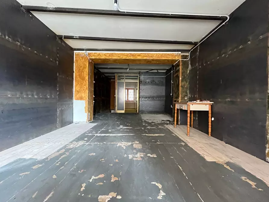 Immagine 4 di Negozio in affitto  in via Mario Greco a Catanzaro