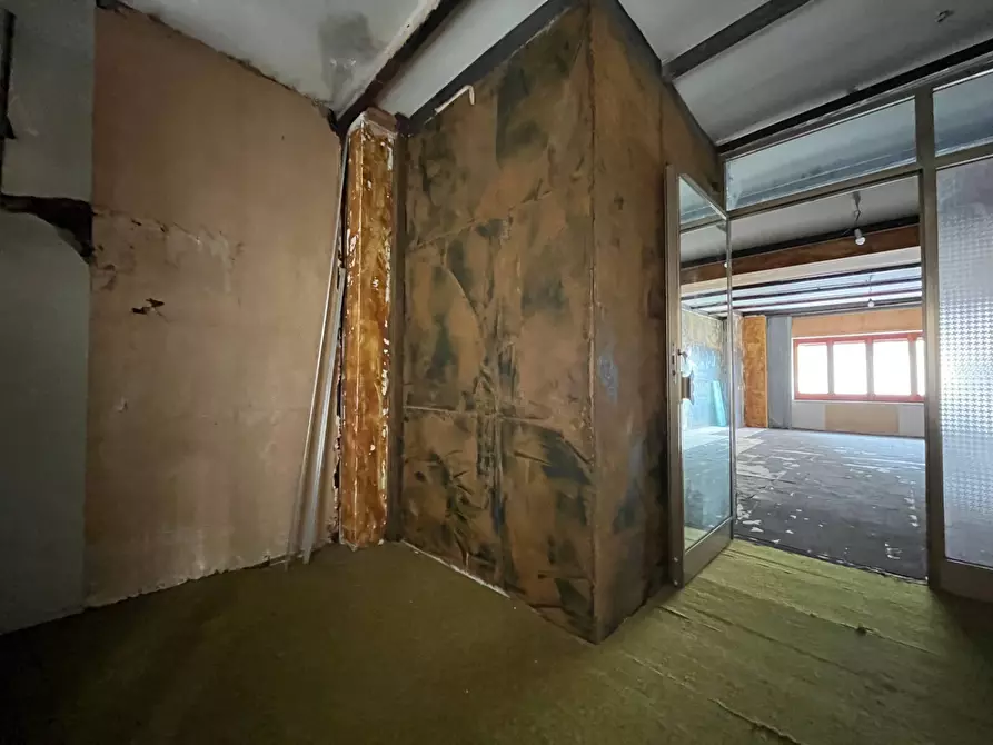 Immagine 6 di Negozio in affitto  in via Mario Greco a Catanzaro