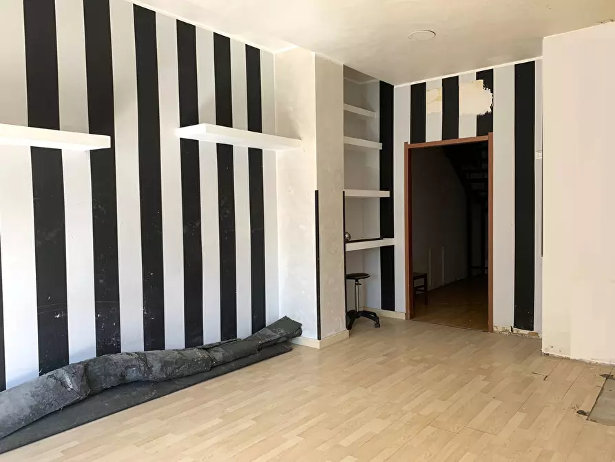 Immagine 2 di Negozio in affitto  in via Mario Greco a Catanzaro