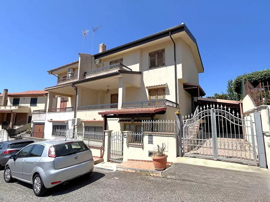 Immagine 31 di Villetta a schiera in vendita  in Via delle rose 22 a Soverato