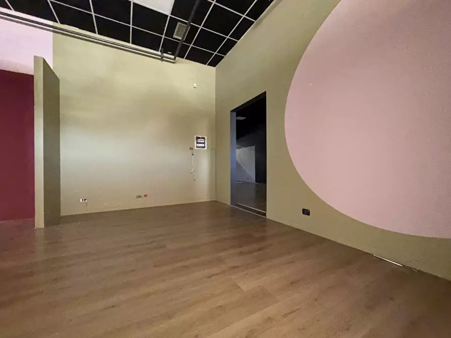 Immagine 4 di Negozio in affitto  in viale Magna Grecia a Catanzaro