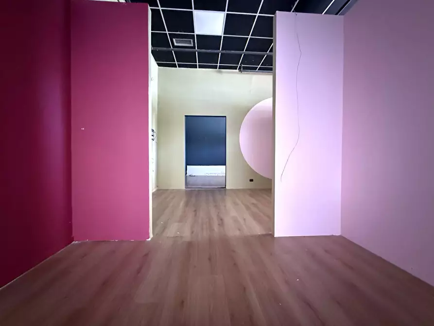 Immagine 5 di Negozio in affitto  in viale Magna Grecia a Catanzaro