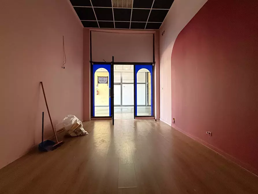 Immagine 6 di Negozio in affitto  in viale Magna Grecia a Catanzaro