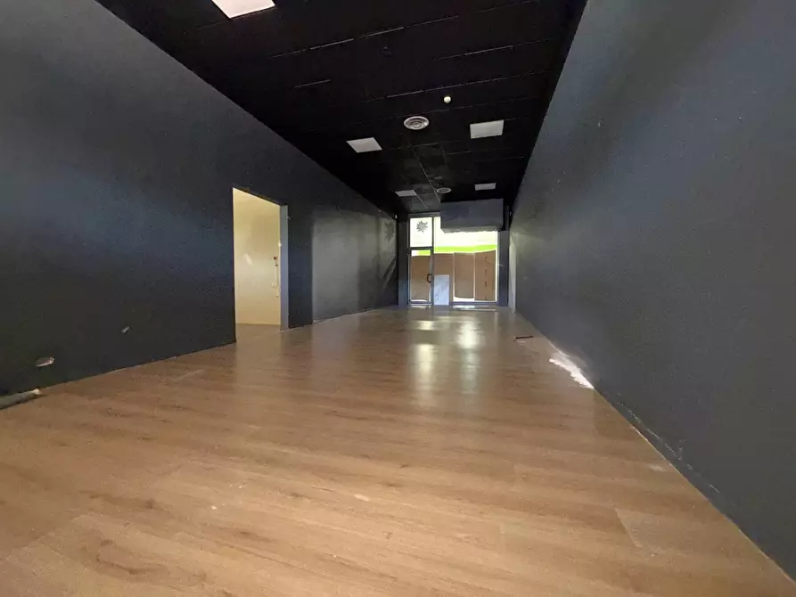 Immagine 7 di Negozio in affitto  in viale Magna Grecia a Catanzaro