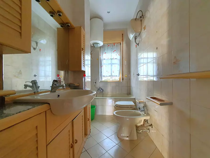 Immagine 10 di Appartamento in vendita  in via Andrea Fabiani a Catanzaro