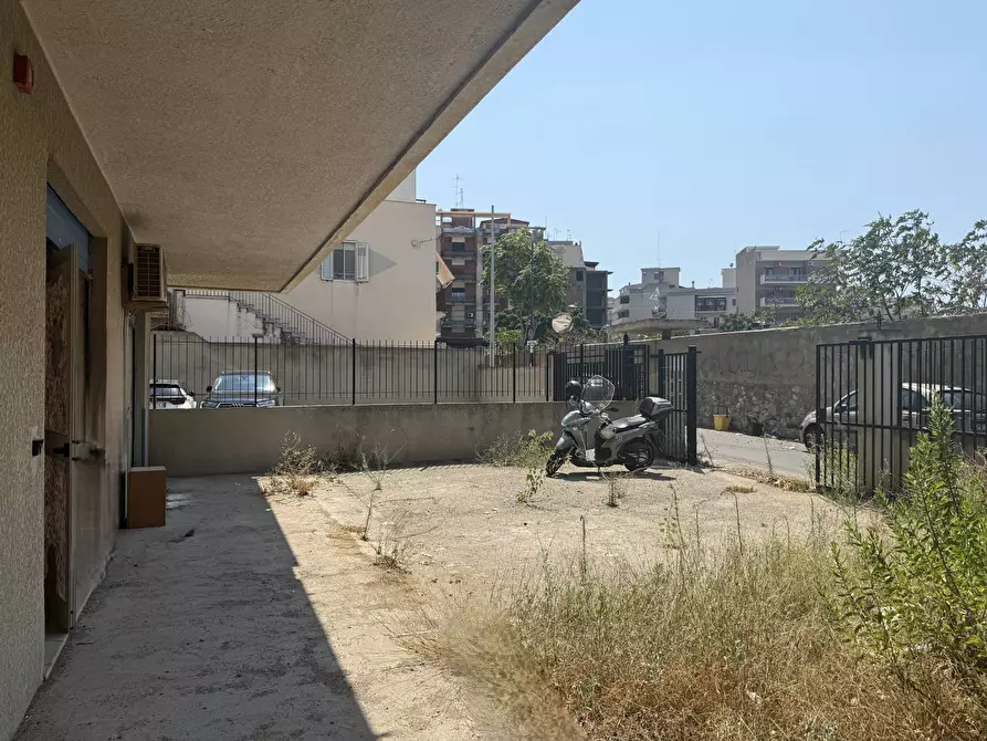 Immagine 2 di Negozio in vendita  in Via Borrace alla Caserma 43/A a Reggio Di Calabria