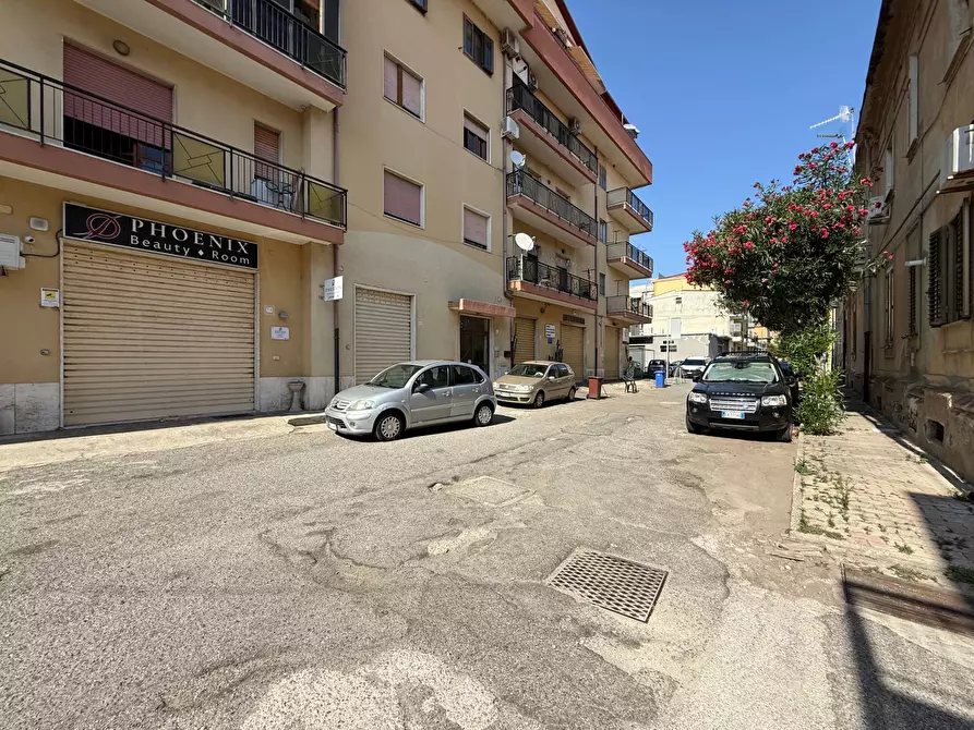 Immagine 12 di Magazzino in vendita  in via Genova a Catanzaro