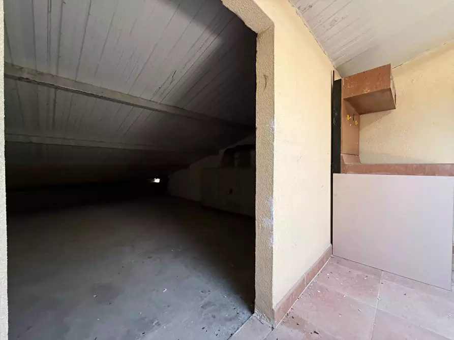 Immagine 5 di Magazzino in vendita  in via Genova a Catanzaro