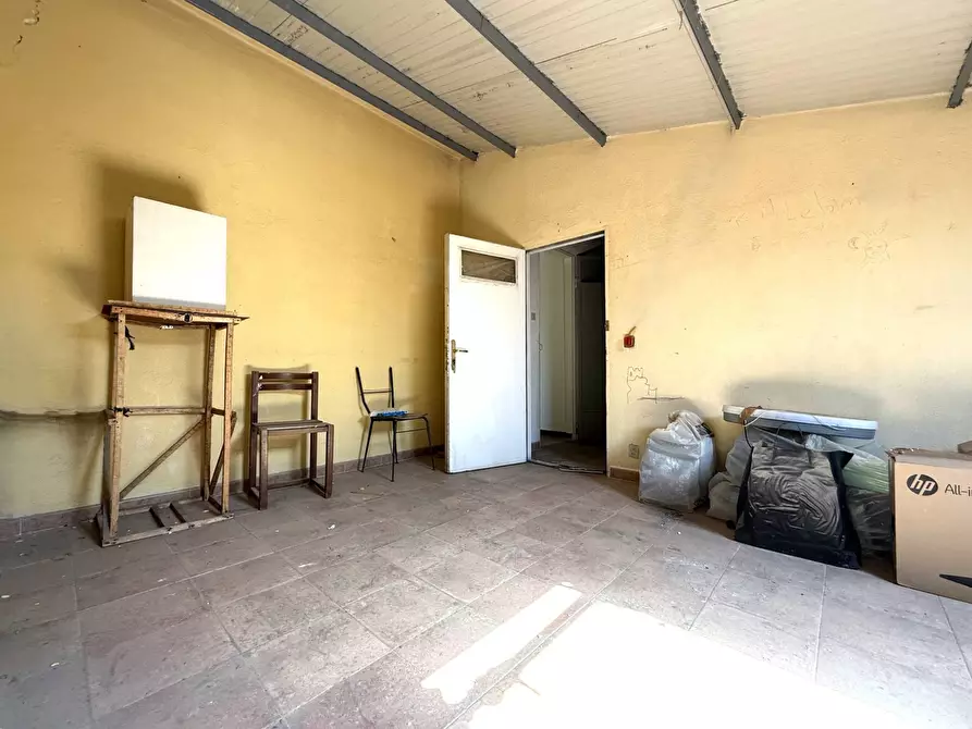 Immagine 7 di Magazzino in vendita  in via Genova a Catanzaro