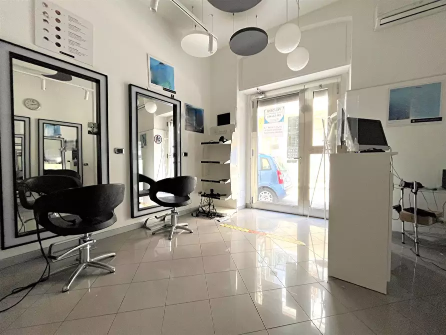 Immagine 2 di Negozio in vendita  in via Zara a Catanzaro