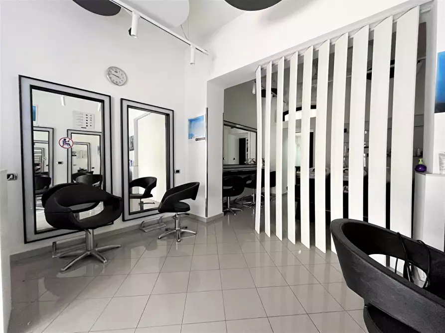 Immagine 3 di Negozio in vendita  in via Zara a Catanzaro