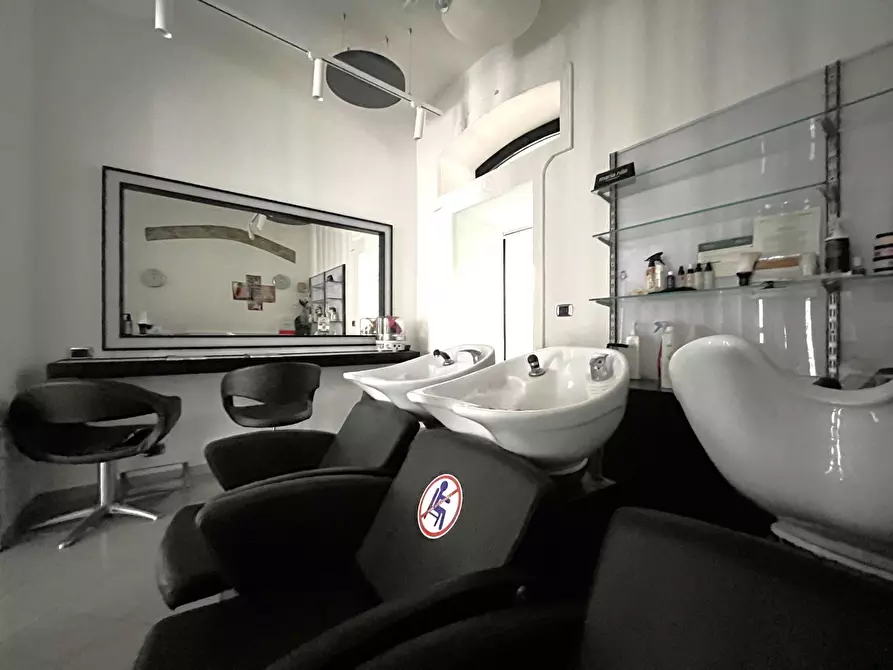 Immagine 6 di Negozio in vendita  in via Zara a Catanzaro