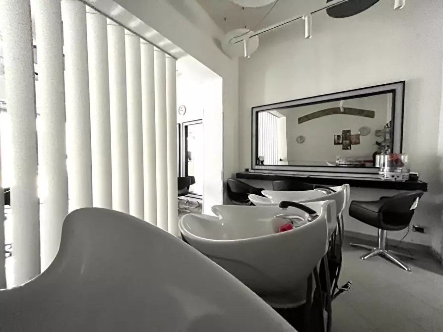 Immagine 4 di Negozio in vendita  in via Zara a Catanzaro