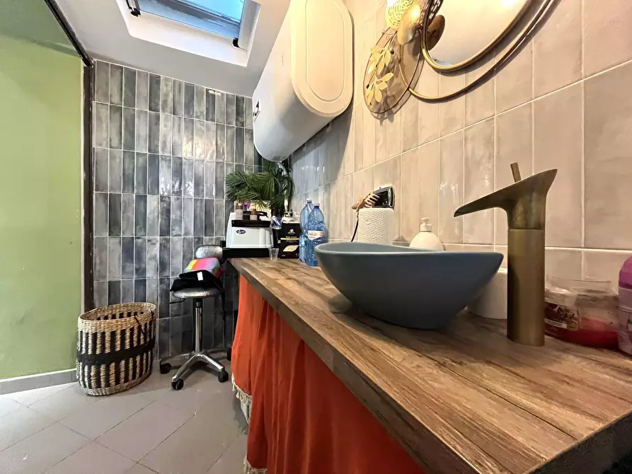 Immagine 8 di Negozio in vendita  in via Zara a Catanzaro