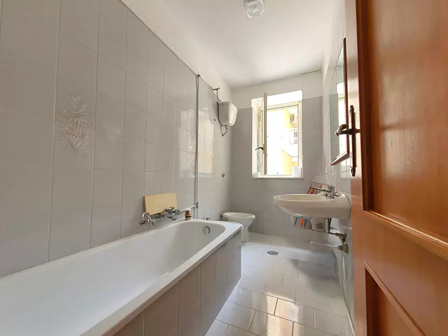 Immagine 9 di Ufficio in affitto  in Via Tommaso Gullì 1 a Catanzaro