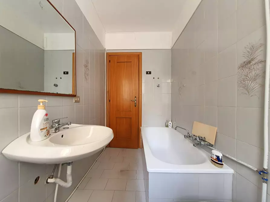 Immagine 10 di Ufficio in affitto  in Via Tommaso Gullì 1 a Catanzaro