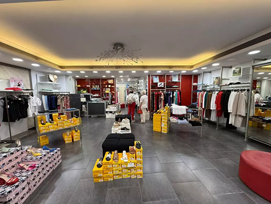 Immagine 4 di Negozio in affitto  in via Progresso a Catanzaro