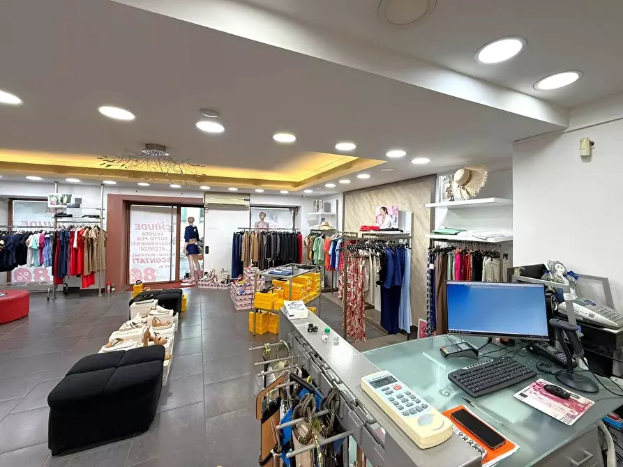 Immagine 5 di Negozio in affitto  in via Progresso a Catanzaro