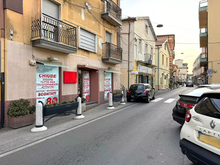 Immagine 6 di Negozio in affitto  in via Progresso a Catanzaro
