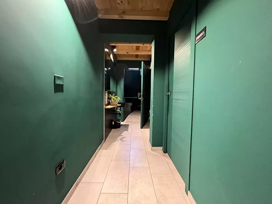 Immagine 6 di Negozio in affitto  in via Genova a Catanzaro