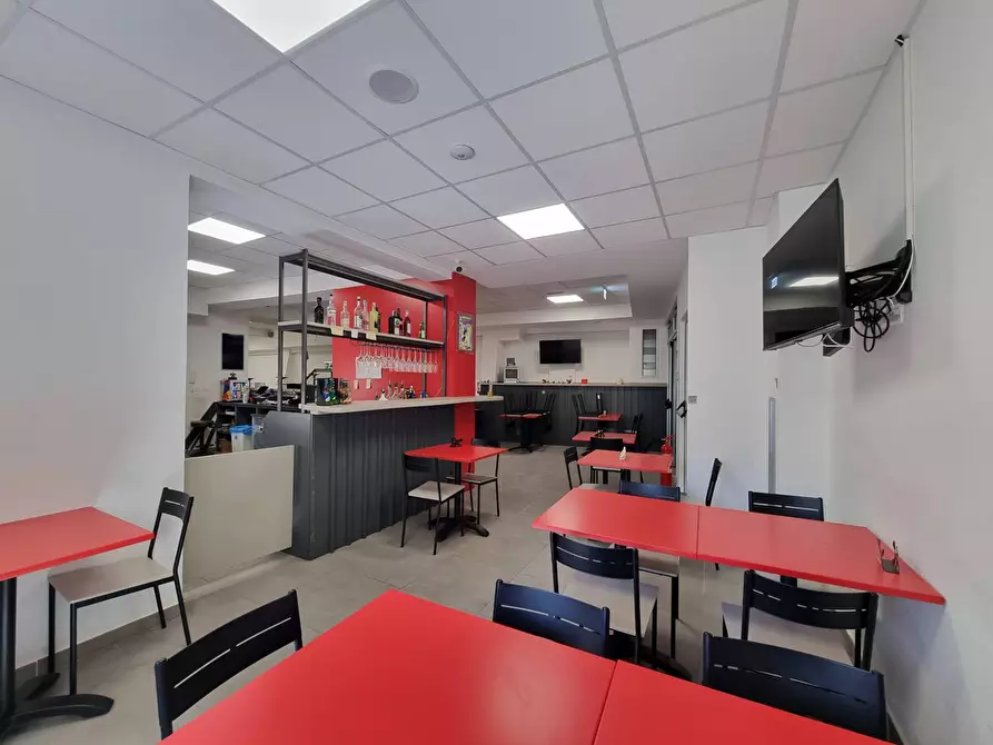 Immagine 4 di Negozio in vendita  in Via A. De Gasperi 25 a Catanzaro