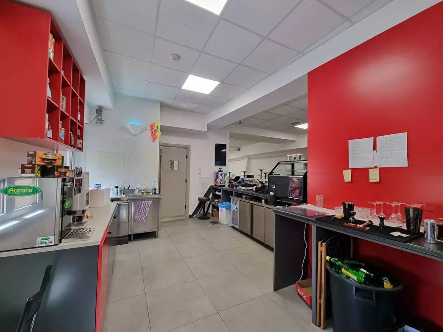 Immagine 6 di Negozio in vendita  in Via A. De Gasperi 25 a Catanzaro