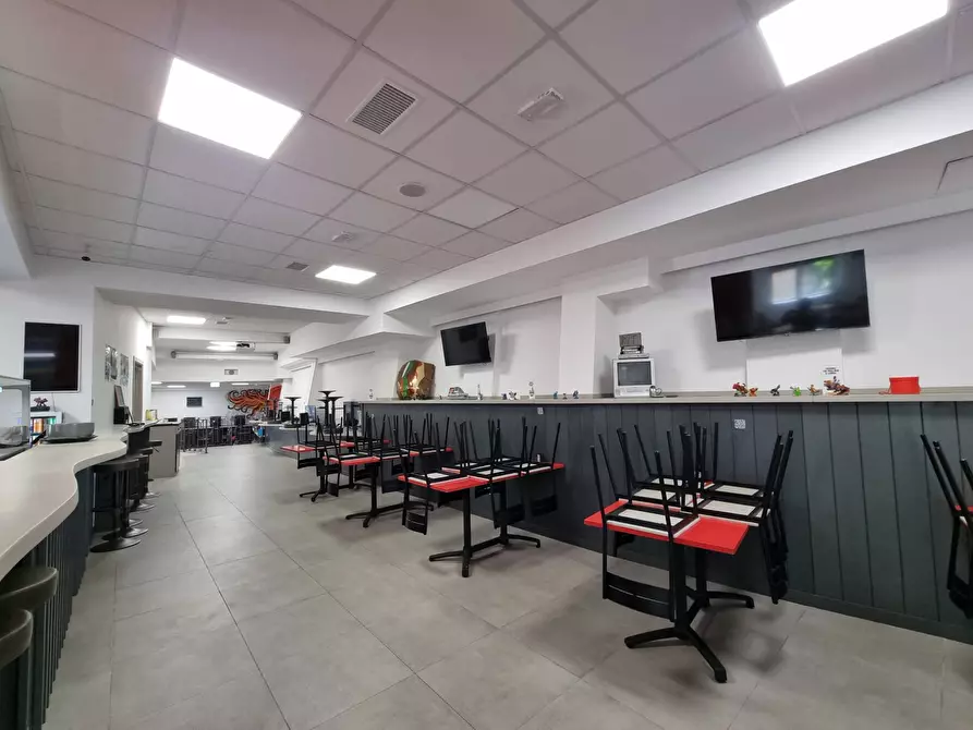 Immagine 7 di Negozio in vendita  in Via A. De Gasperi 25 a Catanzaro