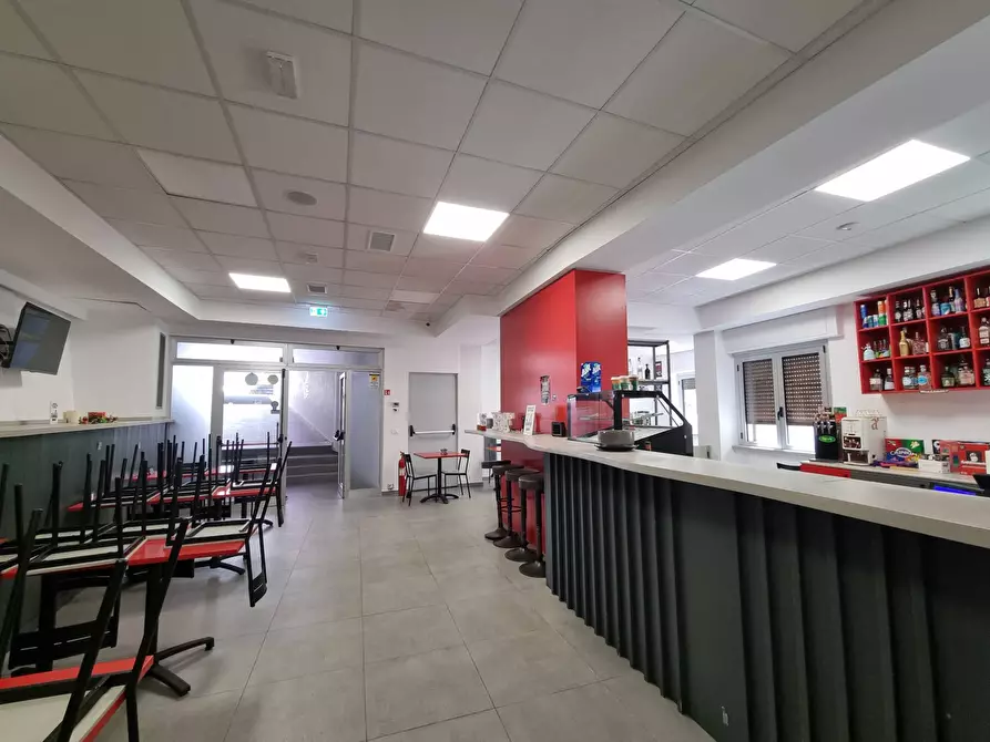 Immagine 8 di Negozio in vendita  in Via A. De Gasperi 25 a Catanzaro