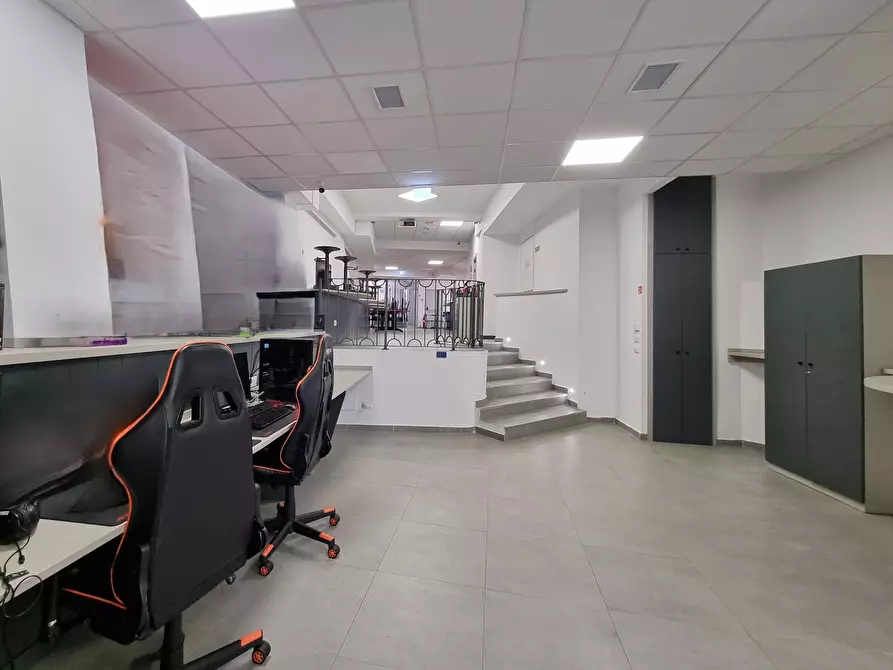 Immagine 10 di Negozio in vendita  in Via A. De Gasperi 25 a Catanzaro