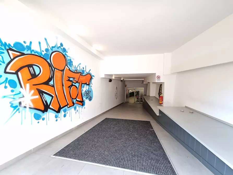 Immagine 20 di Negozio in vendita  in Via A. De Gasperi 25 a Catanzaro