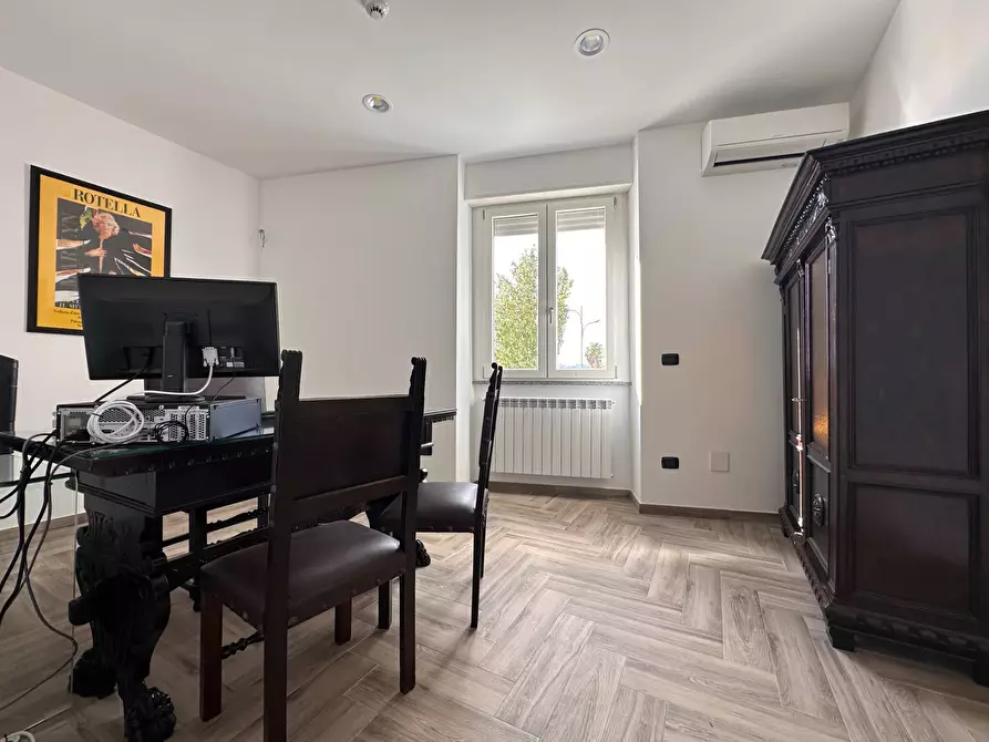 Immagine 10 di Ufficio in affitto  in via dei Crociati a Catanzaro