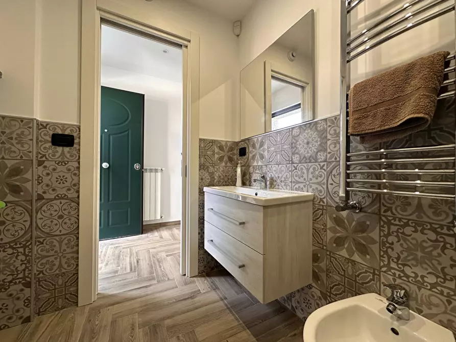 Immagine 8 di Ufficio in affitto  in via dei Crociati a Catanzaro