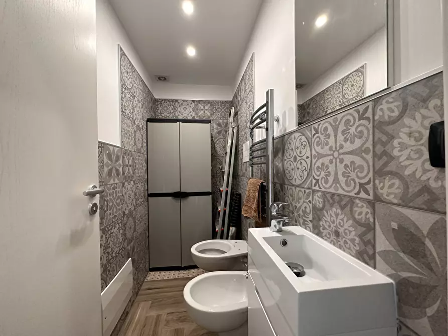 Immagine 11 di Ufficio in affitto  in via dei Crociati a Catanzaro