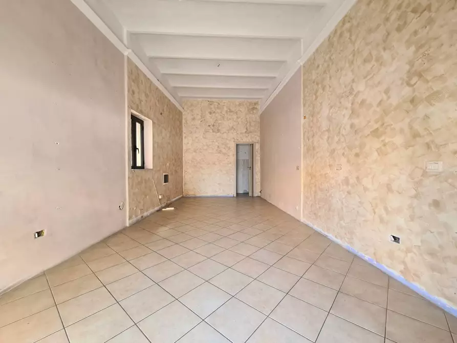 Immagine 4 di Negozio in affitto  in via Corace 39 a Catanzaro