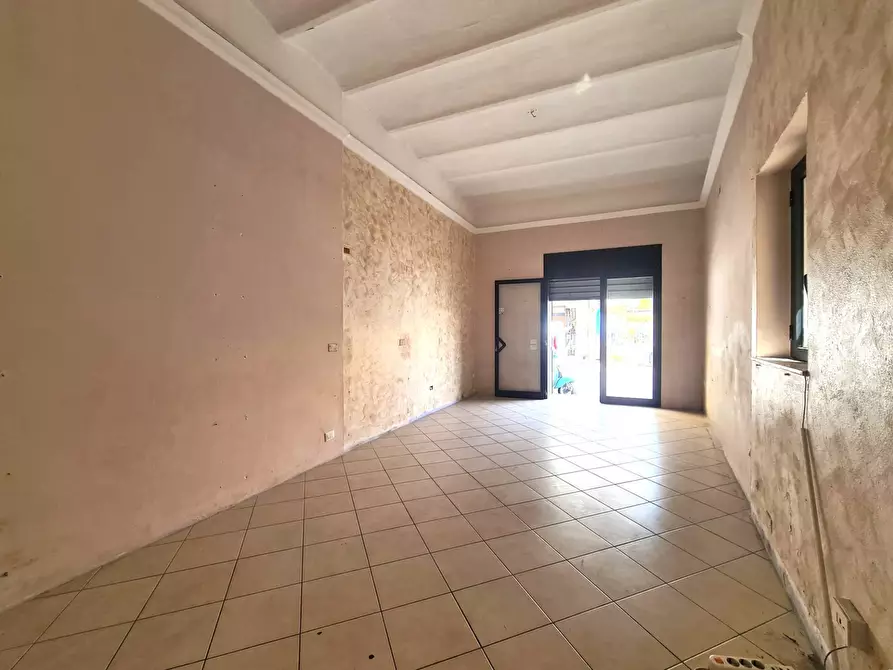 Immagine 6 di Negozio in affitto  in via Corace 39 a Catanzaro
