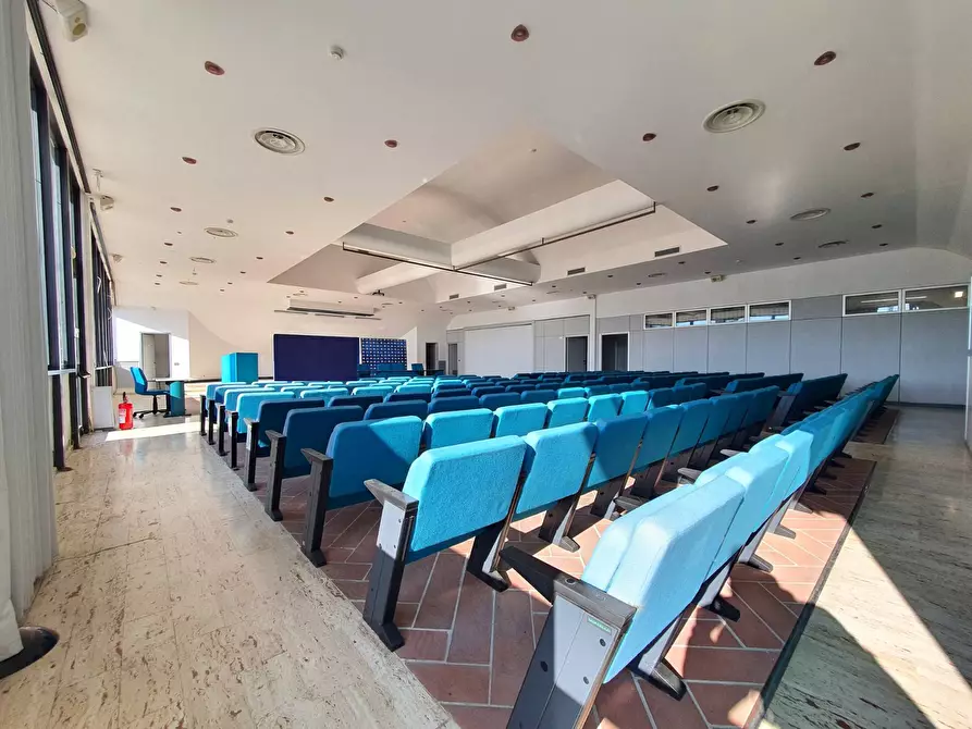 Immagine 3 di Ufficio in affitto  in viale Magna Grecia 194 a Catanzaro