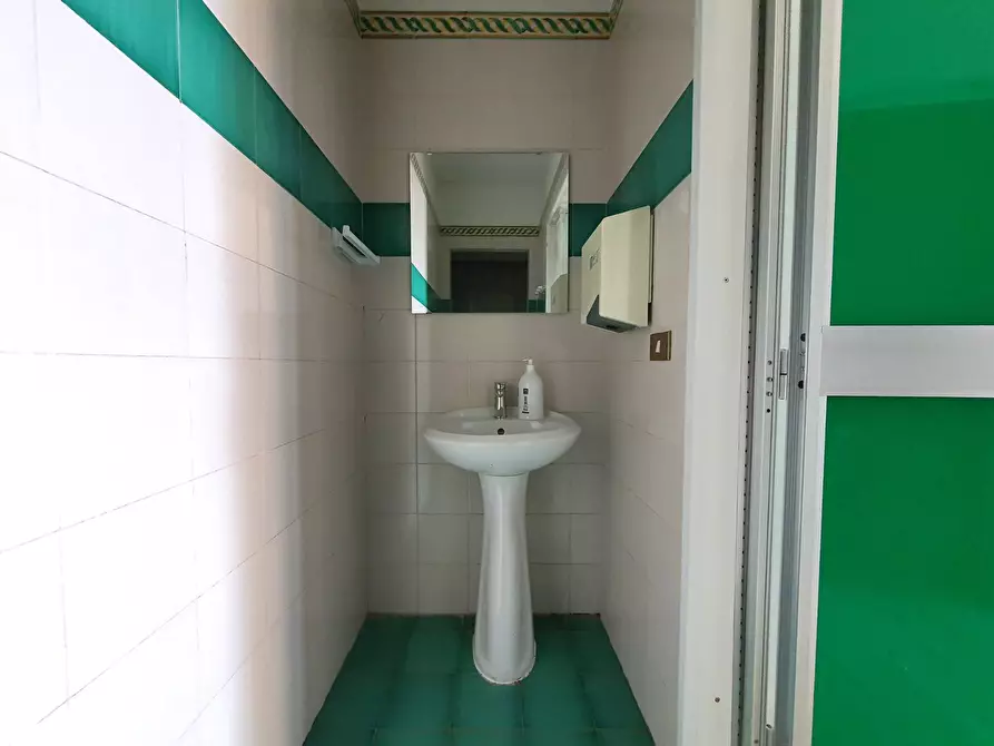 Immagine 6 di Ufficio in affitto  in viale Magna Grecia 194 a Catanzaro