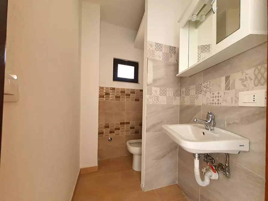 Immagine 8 di Negozio in affitto  in viale degli Angioini a Catanzaro