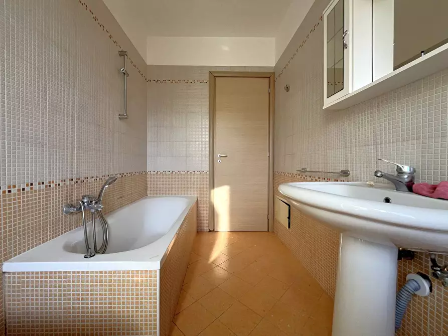 Immagine 7 di Casa semindipendente in affitto  in via Friuli a Catanzaro