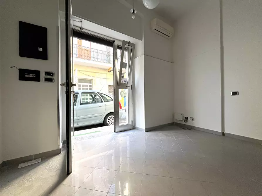Immagine 9 di Negozio in vendita  in via Zara a Catanzaro