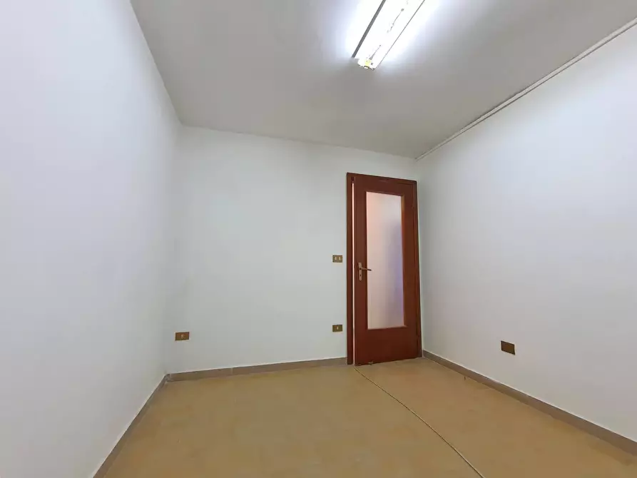 Immagine 5 di Magazzino in affitto  in via Francesco Paglia a Catanzaro